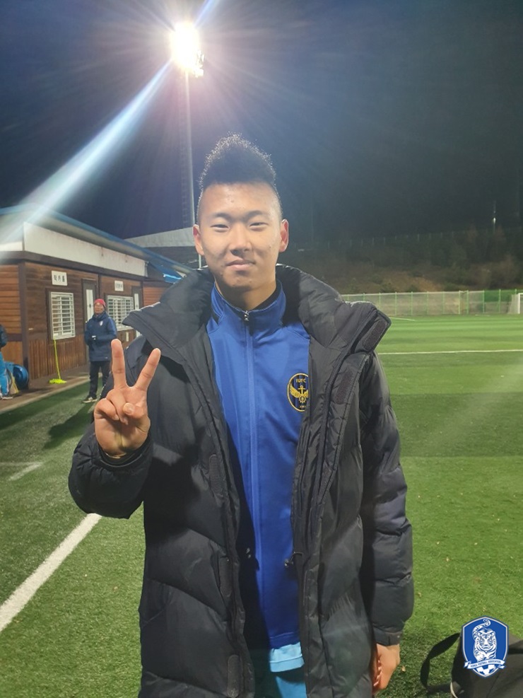KFA | 대한축구협회 강렬한 헤어스타일 김유성, 인천 유스 골키보 계보 잇는다